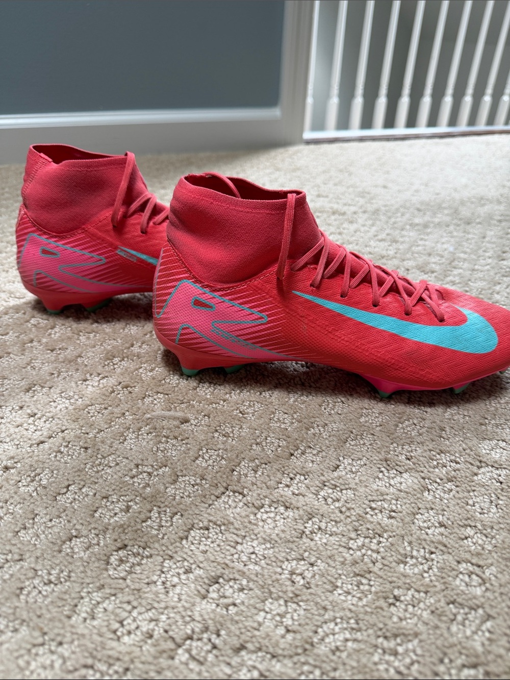 Nike Mercurial Superfly 10 Soccer Cleats size 8 and matching shin guards - Picture 5 of 7